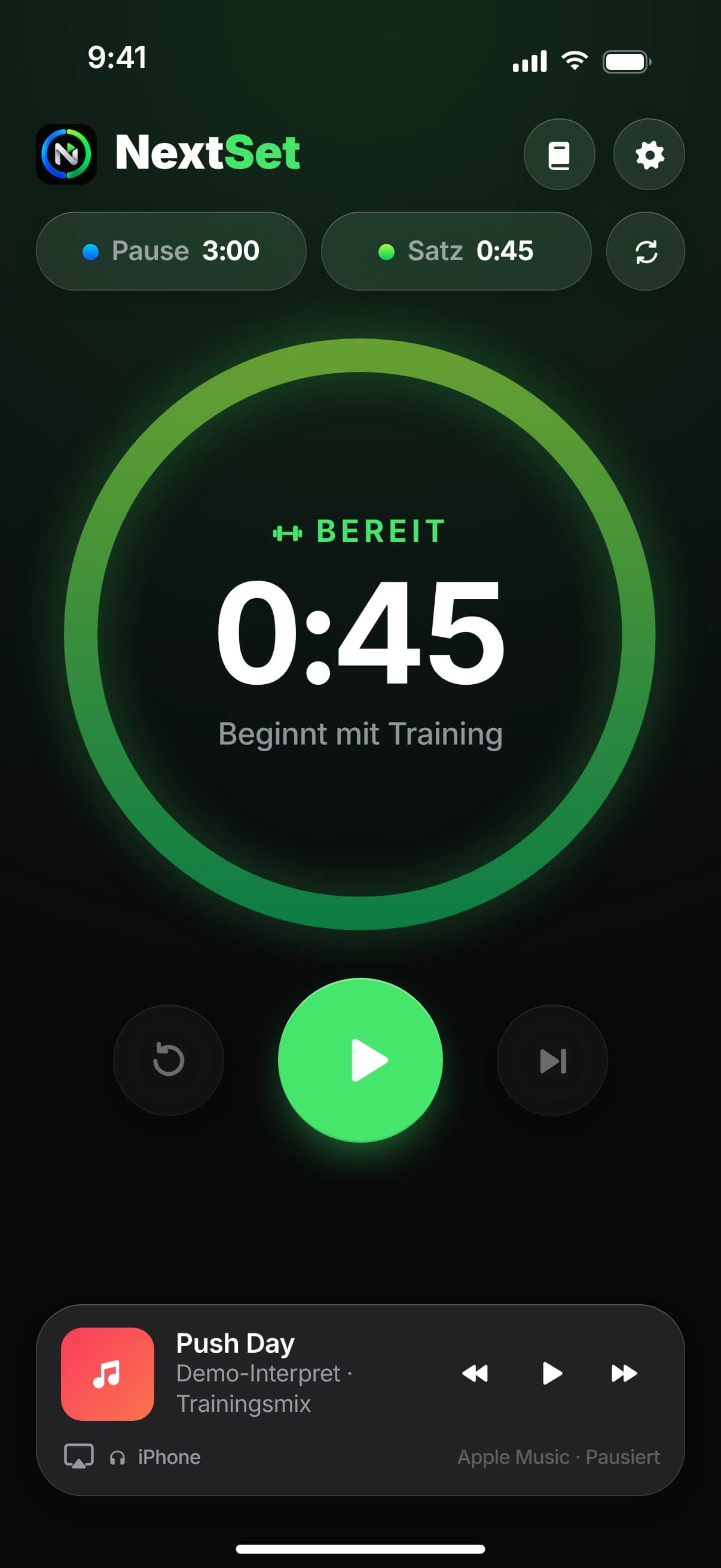 Startbildschirm von NextSet: Pause 3:00 und Satz 0:45, der Ring zeigt „Bereit – Beginnt mit Training“, grosser Startknopf.