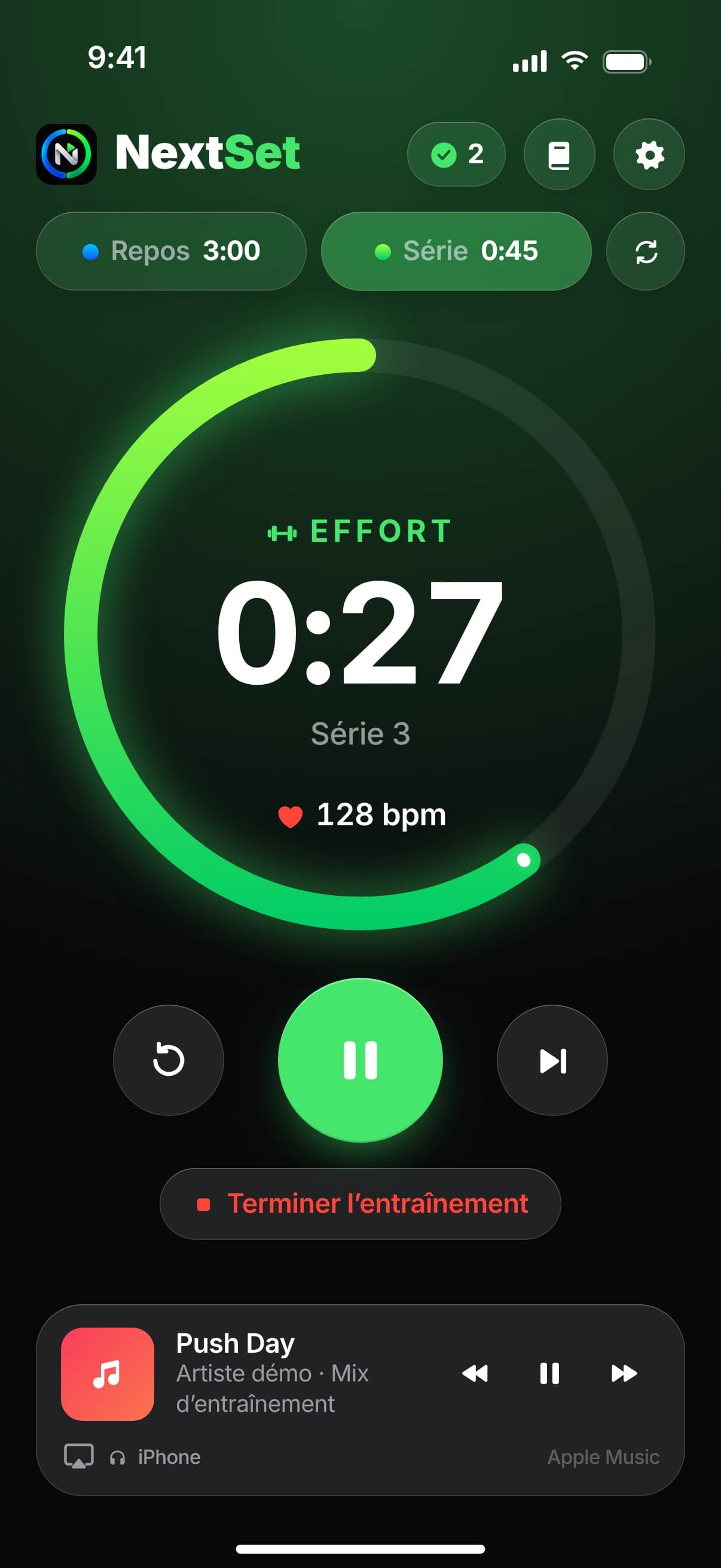 Minuteur NextSet pendant une série : anneau vert, compte à rebours 0:27, série 3, fréquence cardiaque 128 bpm, avec les commandes et le lecteur de musique en dessous.
